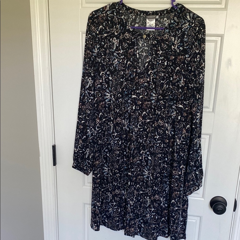 EARTHBOUND Black and White V-Neck Long Sleeve Sundress